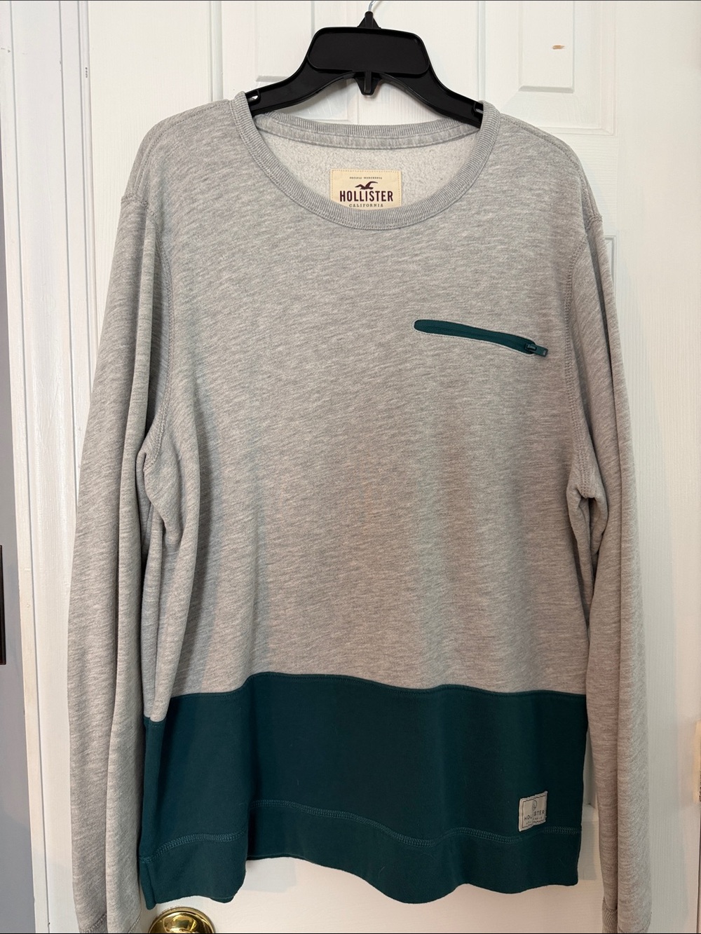 Hollister Men's Light Gray and Teal Colorblock Crewneck Sweatshirt Size Large